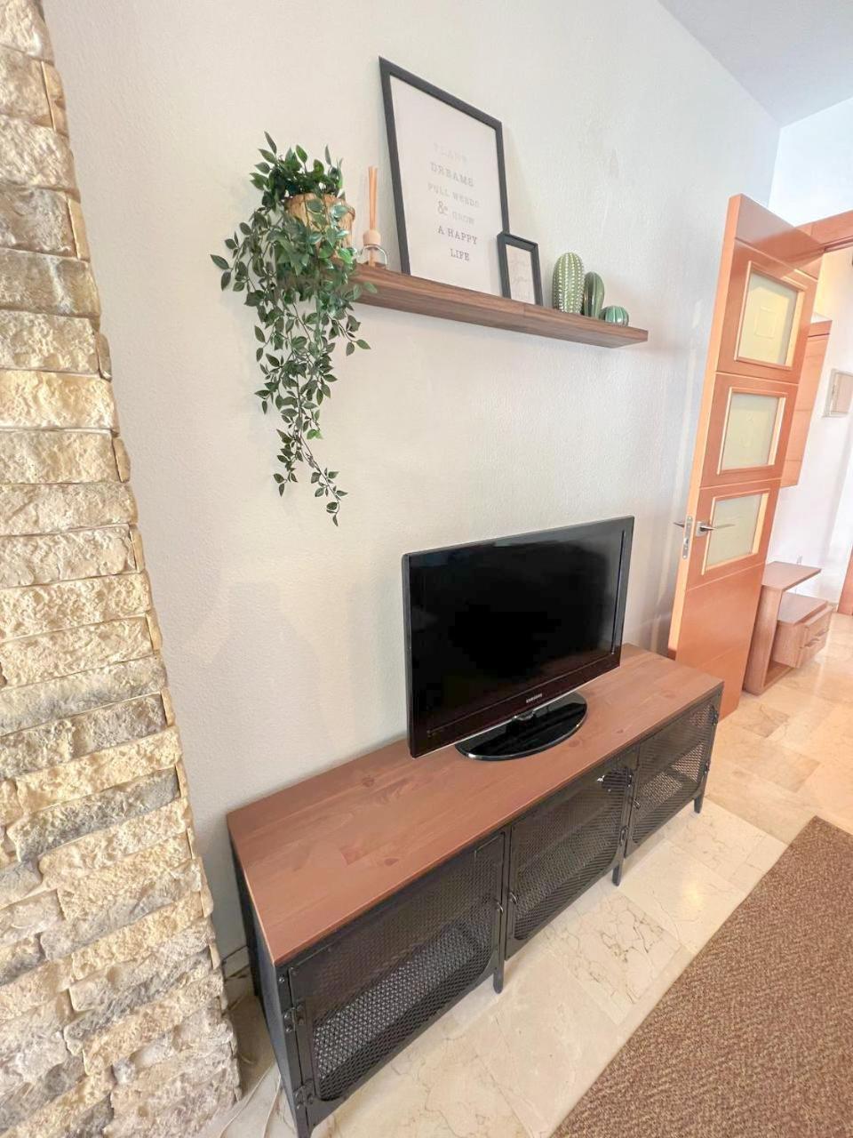 Large & Cozy Centrally Apartment Торремолинос Экстерьер фото